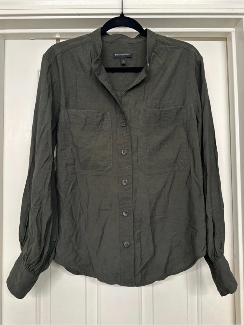 Banana Republic Olive Green Women's Button-Down Shirt
Size Large